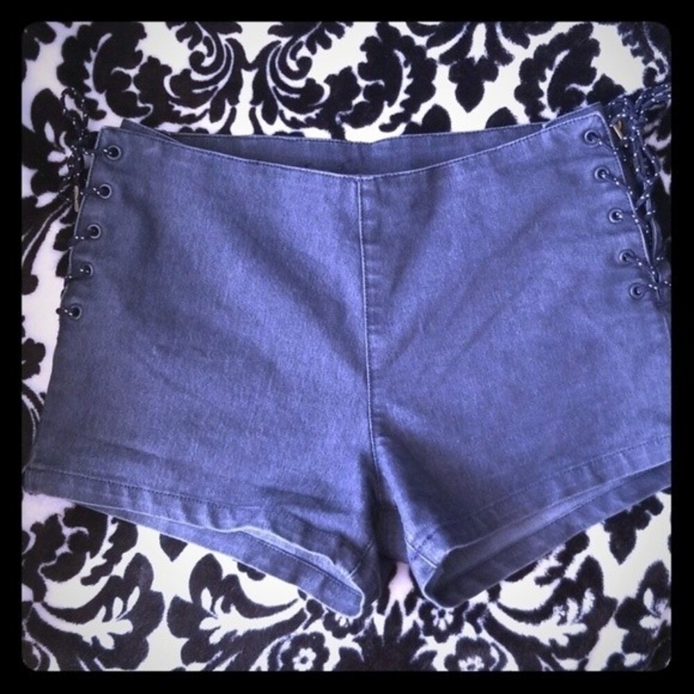 Tommy Hilfiger vintage Y2k dark blue stretchy shorts with lace up sides. Size 3